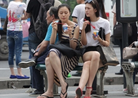 模特级美脚惊现公交车站（22P）