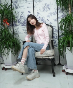 Beautiful girl Dajia showing off her big sexy foot5